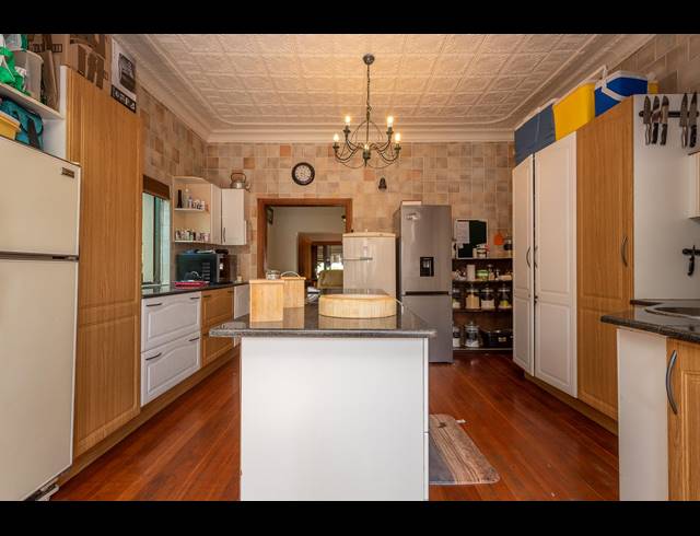 3 BEDROOM FREEHOLD FOR SALE IN KENSINGTON